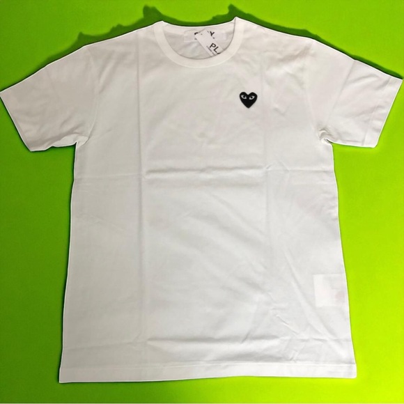 💫Comme des Garcons White Tee 💫with Black Heart - Picture 1 of 7